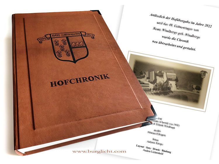 Hofchronik, Hardcover Ledereinband, Hofwappen, Schriftzug Hofchronik, individuell bedruckte Innenseiten, Einstecktaschen für Verträge, Buchecken schwarz