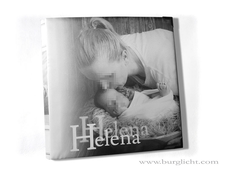 Babyalbum - individuell bedruckter Stoffeinband, Layout und Bildbearbeitung, ganzflächig randloser Druck, 30cm x 30cm x 4,5cm; 100 Seiten weiß mit Pergamin.