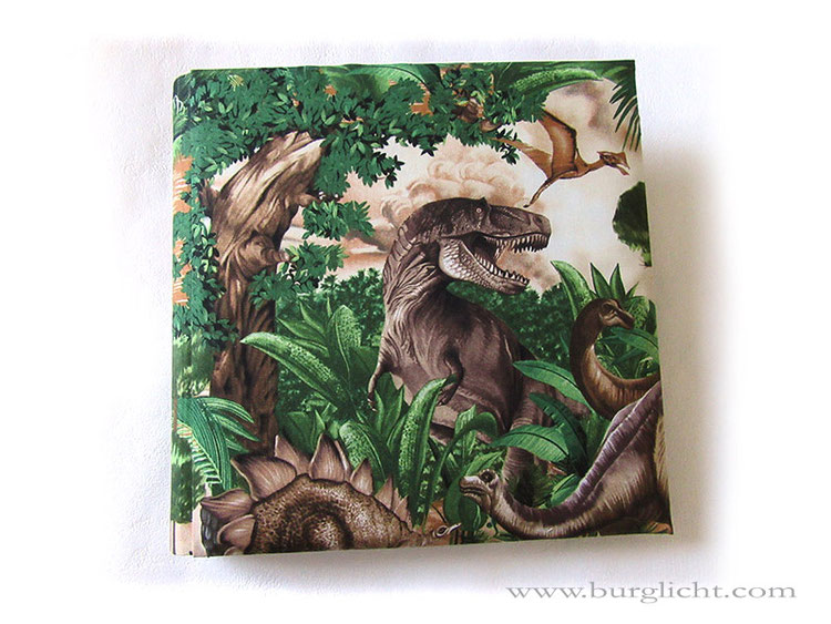 Kinderalbum Dinos Stoffalbum 30cm x 30cm, 100 Seiten weiß, Hardcover gepolstert, Stoffeinband Motivstoff Jersey Dinosaurier grün braun creme