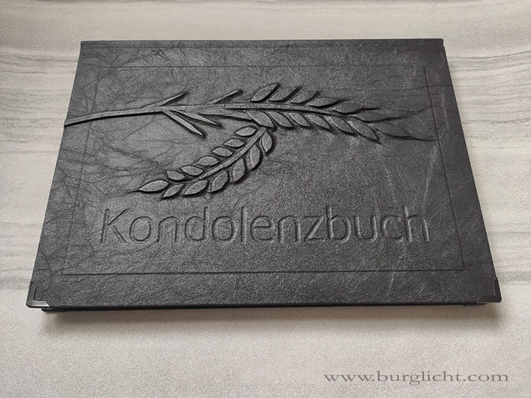 Kondolenzbuch, A4 Hochformat, Hochrelief Ähren, Schriftzug Flachrelief tiefliegend, Bezug Stoff schwarz.