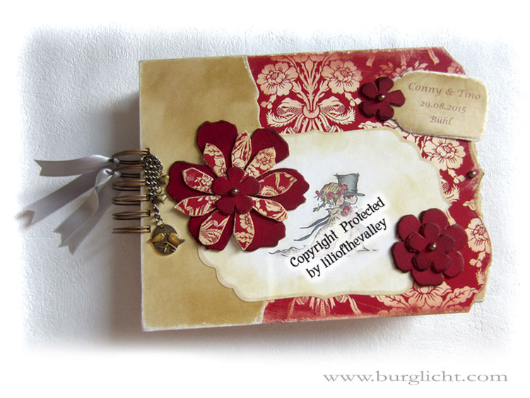 Fotoalbum Hochzeit, Shabbychic, liliofthevalley, handgefertigte Applikationen, messingfarbene Charms, individuell bedruckte Innenseiten, Fotokarton cremefarben, A4 Querformat.
