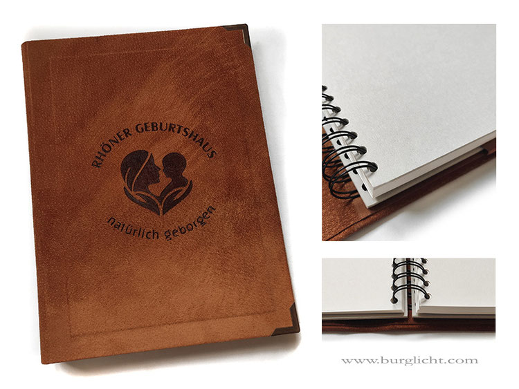 Leder-Bucheinband Hardcover mit Einschub für Spiralbuch im A4 Hochformat, Covergestaltung Logo, Metall-Buchecken, Innenausstattung Leder.