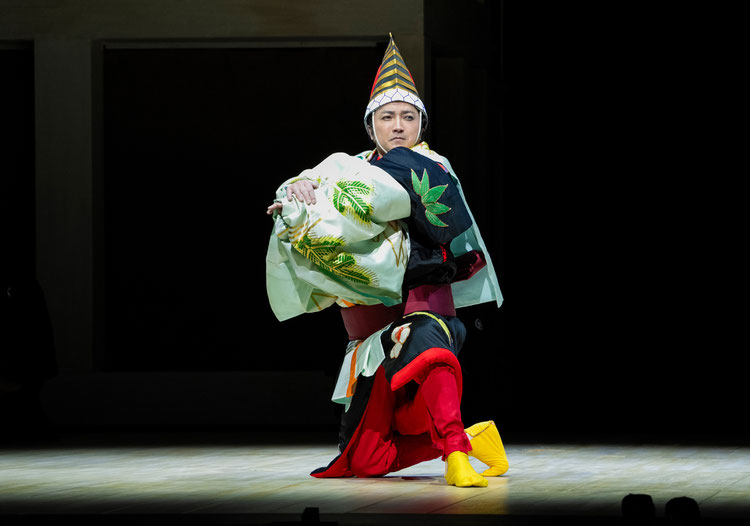 藤原竜也(中村仲蔵役／『舌出し三番叟』)　撮影：引地信彦　写真提供：ホリプロ