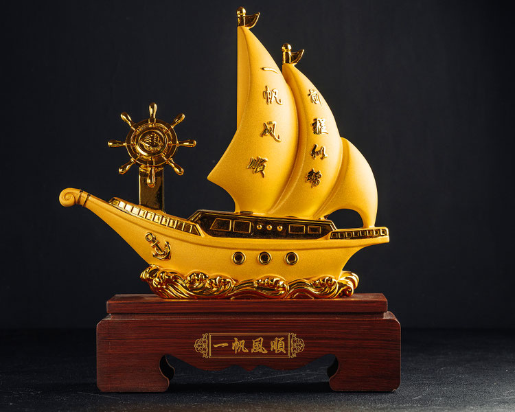 корабль с золотом. золотой корабль. корабль по фэншую. парусник с золотом. корабли в золоте картина.
