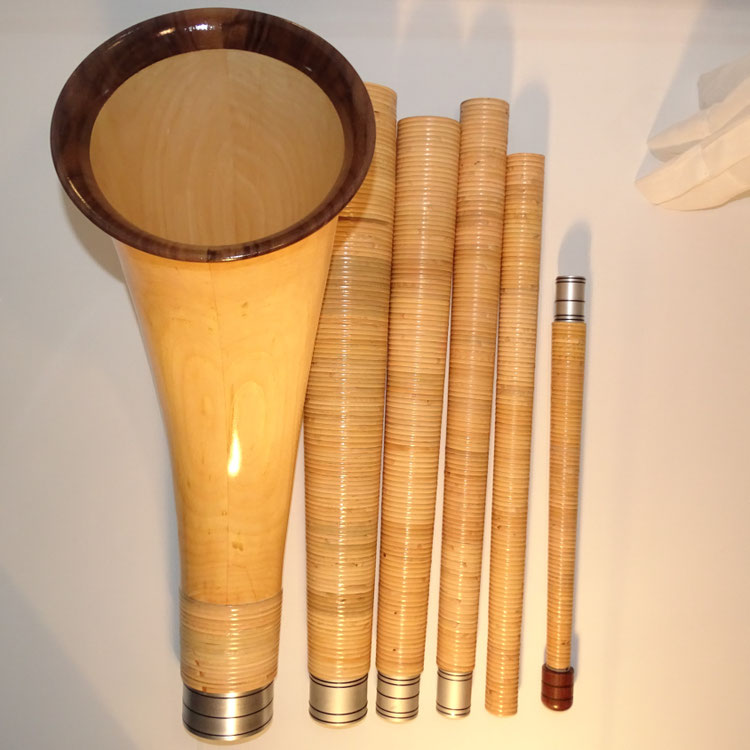 Alphorn, Alpine Horn, Cor des Alpes resunar Alphorn, Cor des Alpes