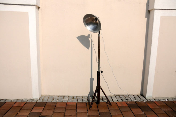 Bauhaus Stehlampe Holzstativ - Onkel Edison Lampen Design & Upcycling