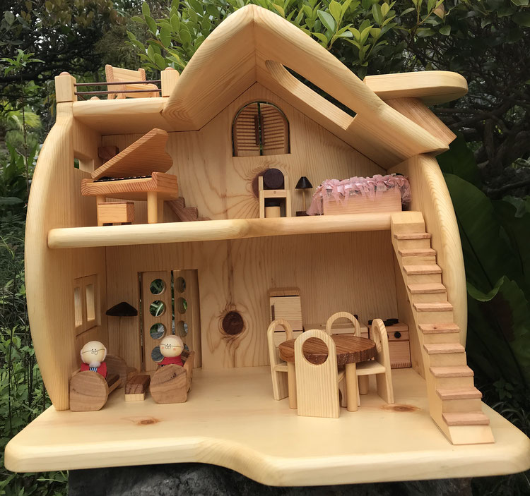 ドールハウス - 手作りで木の温もりが溢れるオリジナルな木のおもちゃ（ドールハウス、ままごとキッチン、積み木、シューズラック、子供イス