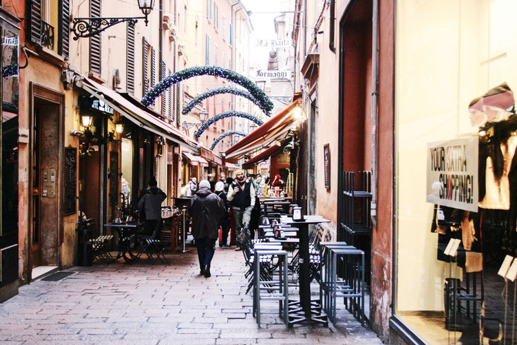 Bologna Italy City Guide ofpenguinsandelephants of penguins & elephants Via Pescherie Vecchie