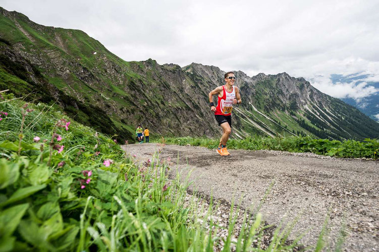 Steffen auf den letzten Metern zum Ziel bei der Station Höfatsblick am Nebelhorn (Foto: Dominik Berchtold)