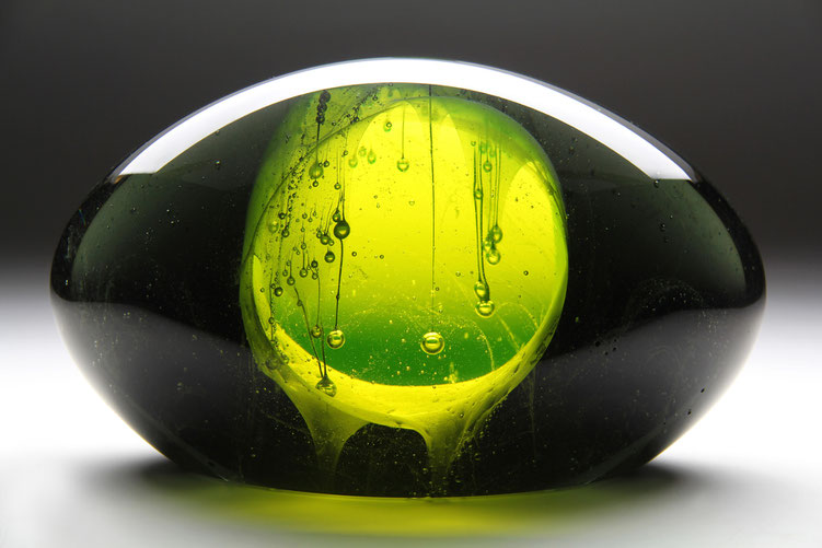 Hello Moon II. | kiln cast, grinded, fused, hand polished glass | 28 x 16 x 14 cm | 2011 | ●