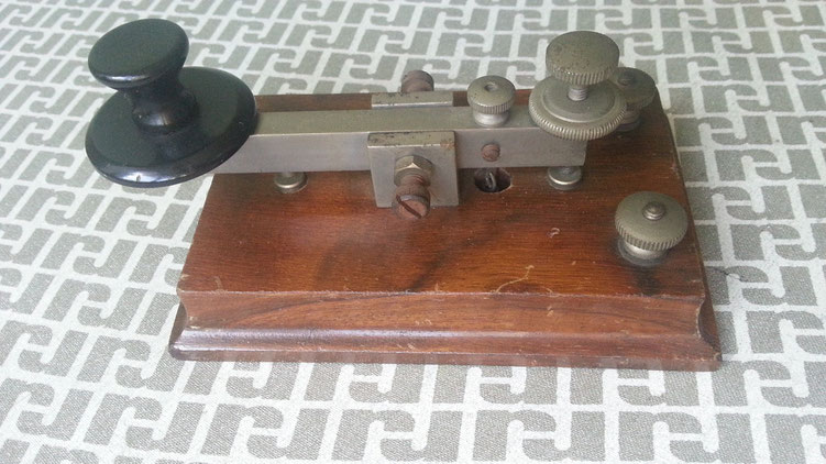 Late Dyna telegraph key with Nichel plate hardware