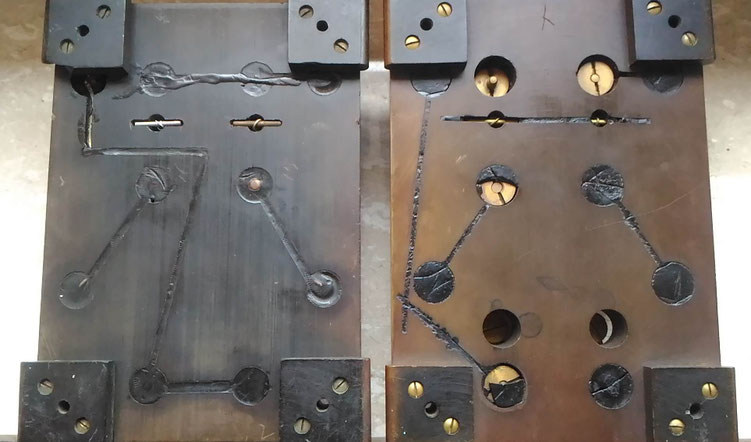 Comparsion of two Muirhead Atlantic key. Particular of underbase contacts - Early model on the right and Late model on the left side.