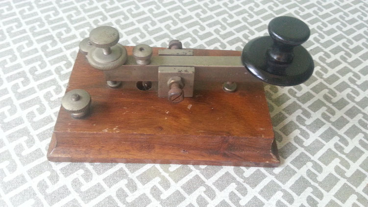 Late Dyna telegraph key with Nichel plate hardware