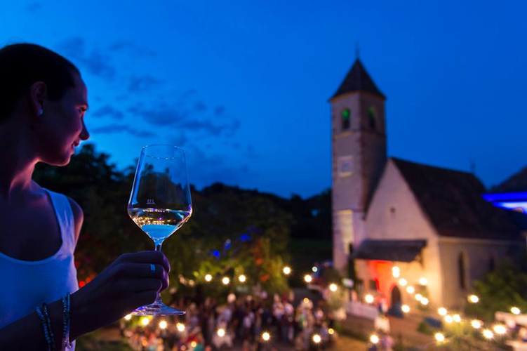 Kaltern "Ganz in Weiß" Caldaro "in abito bianco" Gourmet Südtirol