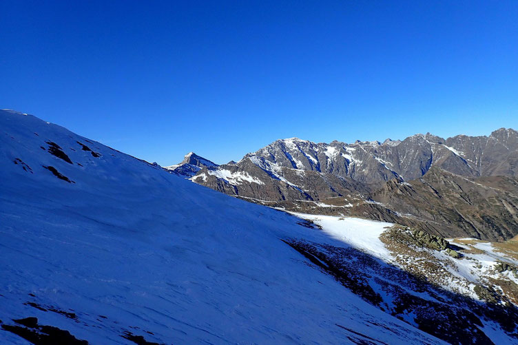 Je suis épuisé. La neige est verglacée. C'est le moment de réfléchir et de prendre la bonne décision...