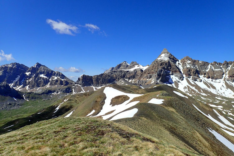 Avec au centre le Pico de Escarra