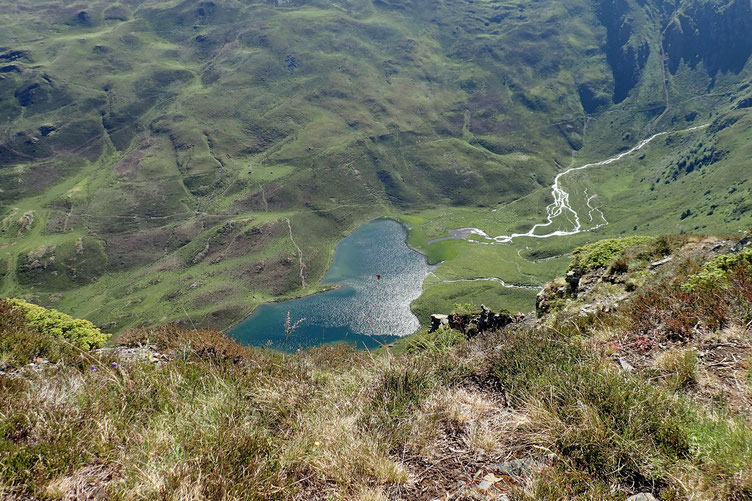 En bas, le Lac d'Isaby.