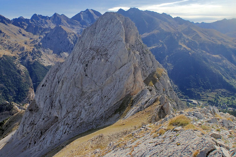 Pas de sentier pour la Peña Foratata Oriental.