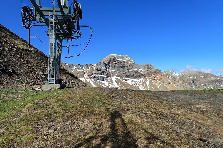 Enfin le Col d'Izas et une superbe vue sur la Pala de Ip (2779m).