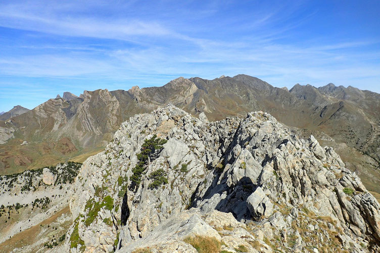 D'autres sommets sont un peu plus à l'Ouest. Même altitude.