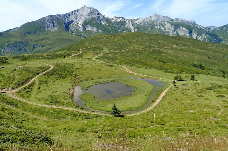 Voilà le lac. J'en profite pour faire une pause et casser la croute.