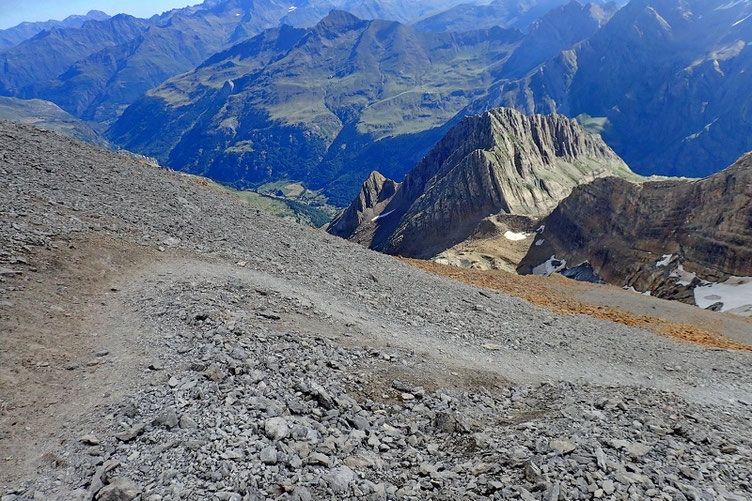 Tout en bas, Gavarnie.