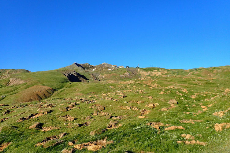 Au centre, la Punta Sorpena (2244m) que je ferai en fin de crête, petit bonus non prévu au départ.