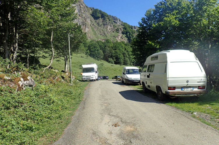 Le parking est juste à côté.