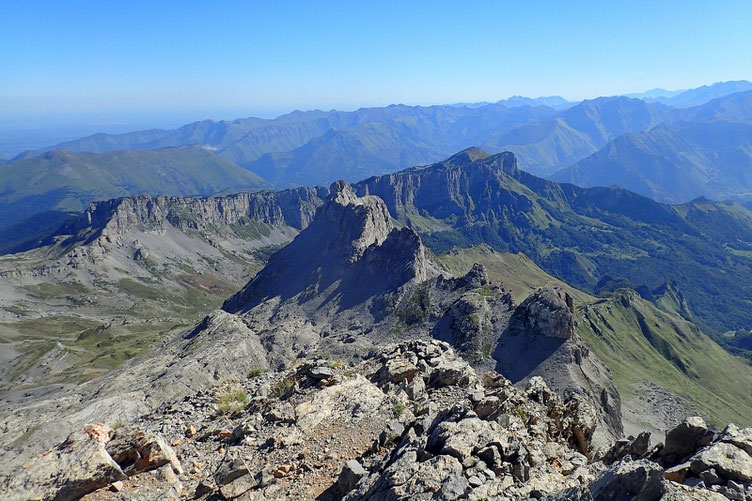 Les Orgues de Camplong avec au premier plan, le Pic de Countendé (2307 m).