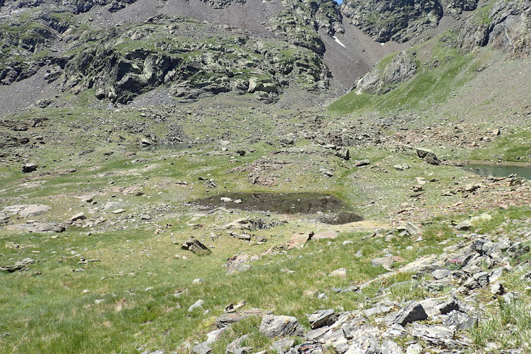 Après plus d'une heure de repos, j'entame la descente.