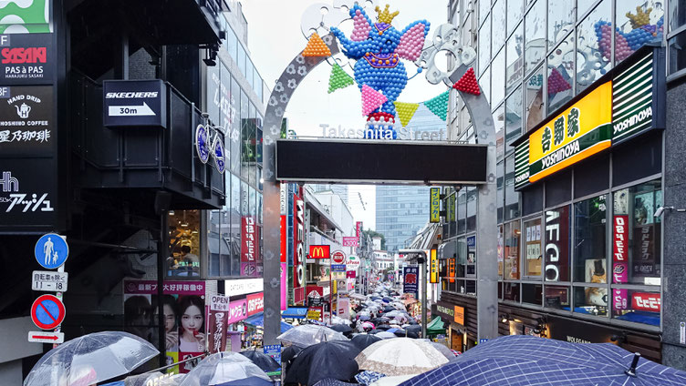 Takeshita-Dori sous la pluie, Harajuku, Japon