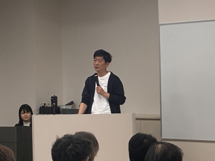 高橋博之氏の基調講演。なぜ地域に関係人口が必要なのか、盛り上がっている地域の特徴などを具体例を踏まえながら教えていただきました。