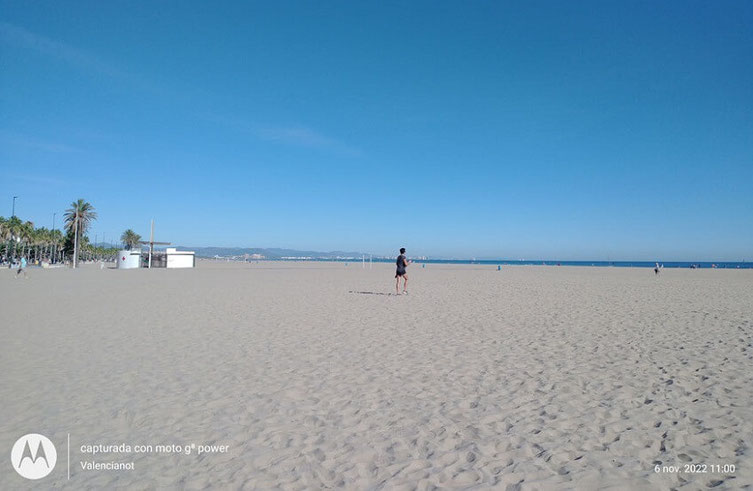 Desde la playa de la Malvarrosa  en Valencia se puede ver el Golfo de Valencia