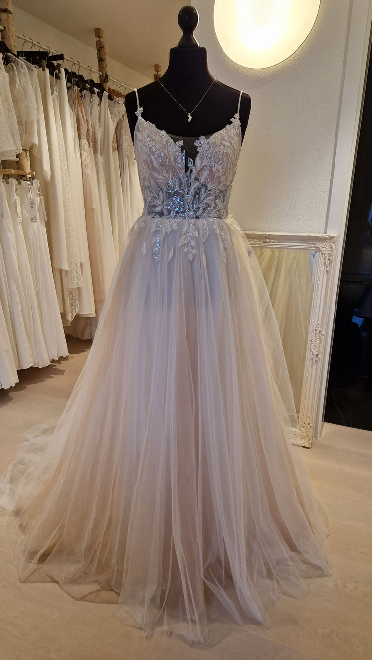 Brautkleid Lunije von Afrodyta