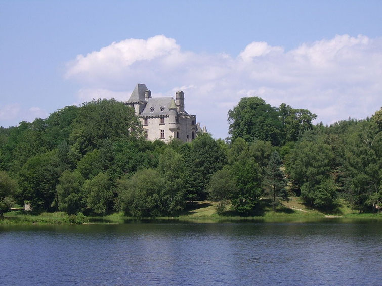 étang de La Prade et château de Sédières.