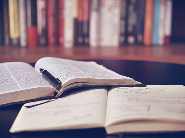 Bild mit zwei Büchern