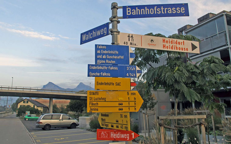 "By fair means". Start bij het Bahnhof Maienfeld. Naar rechts en in 3:30 u naar de Enderlinhütte © Fabian Lippuner