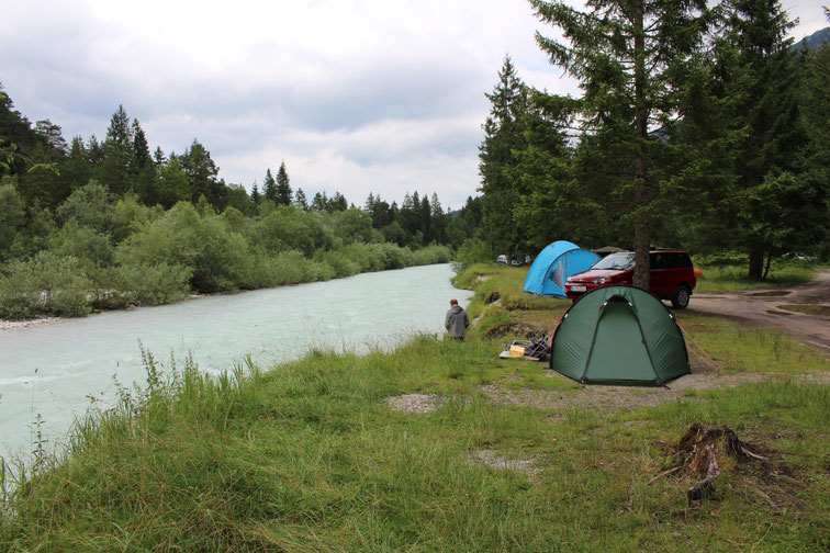 Naturcamping Isarhorn, Mittenwald. Wunderschöne Zeltplätze direkt an der Isar