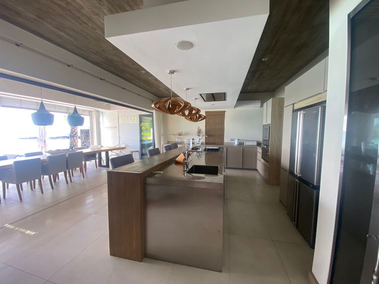 Villa de luxe avec 4 chmabres et piscine, avec vue mer a grand baie ILE Maurice, réservée aux mauriciens par jinvesty ile Maurice 