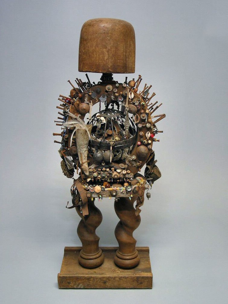 Totem "The Collector" made by artist Bob Rizzo in 2003