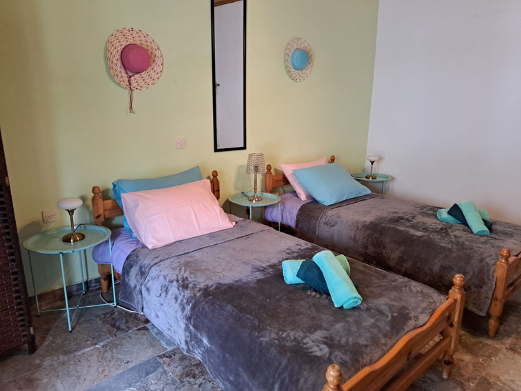 Schlafzimmer mit 2 Einzelbetten