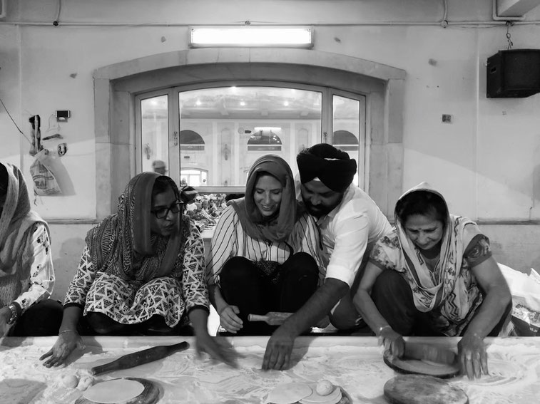 Chapati making in Gurudwara Bangla Sahib