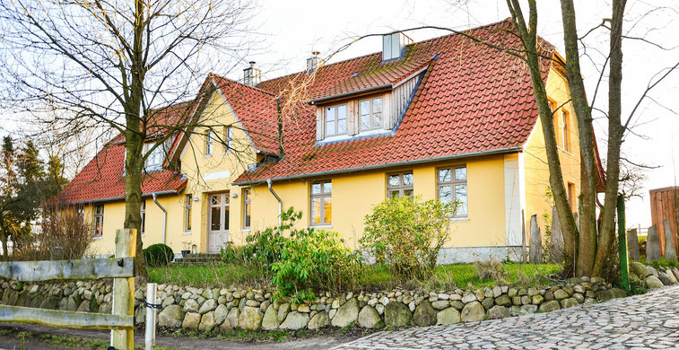 Blick auf unser Haus mit der Ferienwohnung Möschl in der Holsteinischen Schweiz in Schleswig Holstein