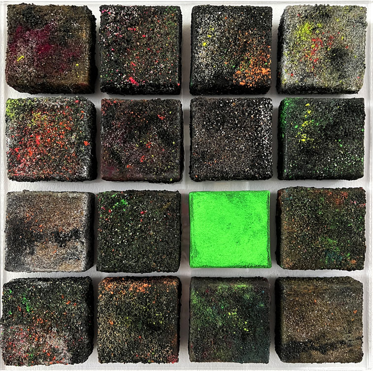 Evolution“ 2024/25       51 x 51 mehrere "BILDERBROCKEN" auf Acrylplatte