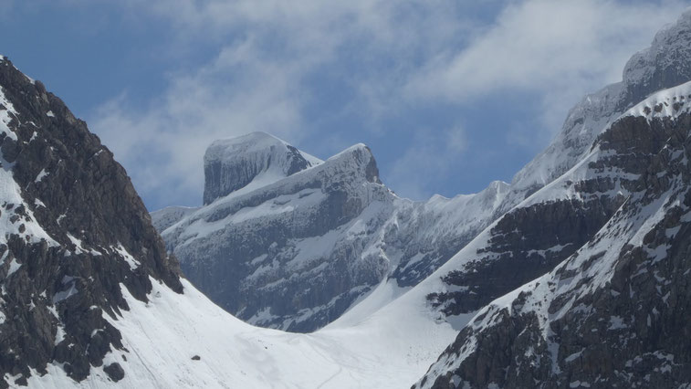 vu à travers le col des sarradets : peut-être la Tour et l'Epaule