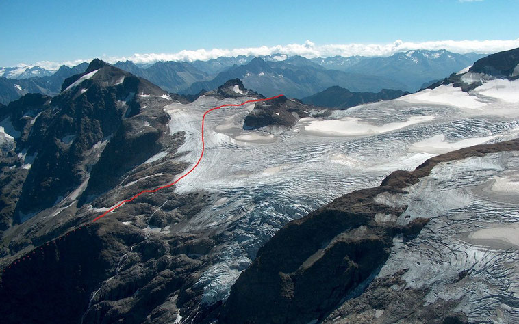 De beklimming van de Grawstoch over het Glatt Firn naar de Schneehüenderstock © Benno Achermann