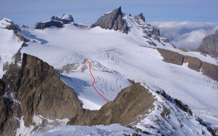 De Schneehüenderstoch in het midden in beeld, daarachter de Gross Spannort © Christoph Barth