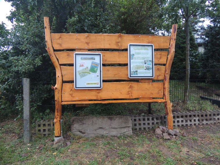 Das ist die neu errichtete Schautafel vom Klinzer Alpen Kurier.