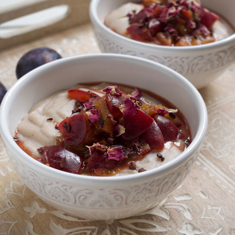 herbstlicher Buchweizenbrei mit Zwetschgenkompott