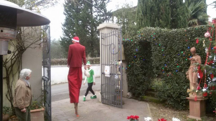 fabiccio pagliaccio animazione per feste spettacoli comici feste di paese matrimoni lucca viareggio pisa livorno grosseto pistoia firenze prato empoli massa carrara arezzo magie burattini clown bolle di sapone trucca bimbi mangiafuoco giocolieri trampolie